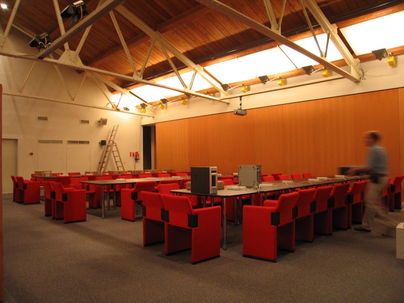 011_setting_up1.jpg